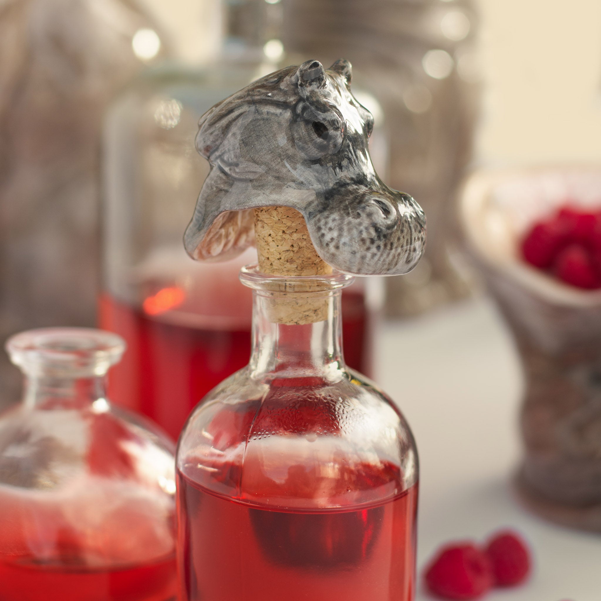 Hungry Hippos Flaschenverschluss steckt auf einer Fasche